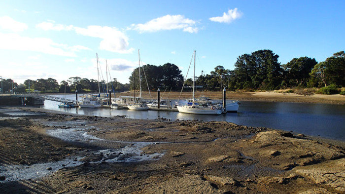 … et l’étau de terre qui se ressert autour de la marina