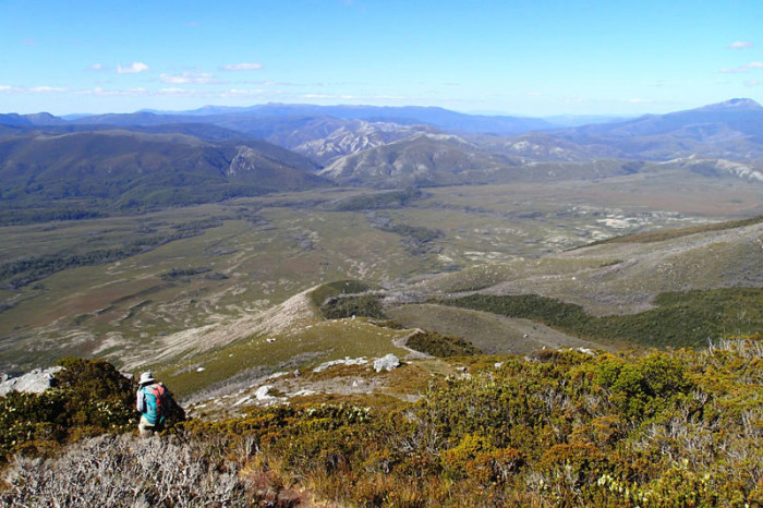 La Kappa Moraine alignée avec la vallée de la Huon River qui donne…