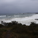 Une forte houle rend impossible la sortie de la Moruya River