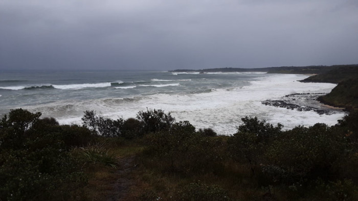 Une forte houle rend impossible la sortie de la Moruya River