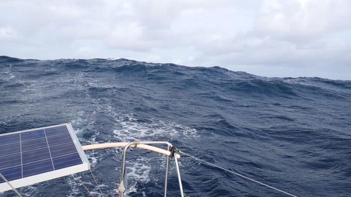 J9, 14/07 – L’Envol dévale les pentes escarpées de la Banda Sea…