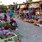 Le marché en plein air de la rafraichissante petite ville de Wanci