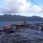 Le bras de mer exposé entre les îles de Banda Neira