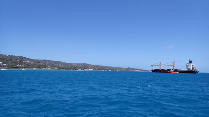 Depuis le mouillage de Mathurin Bay, l’arrivée de Black Rhino